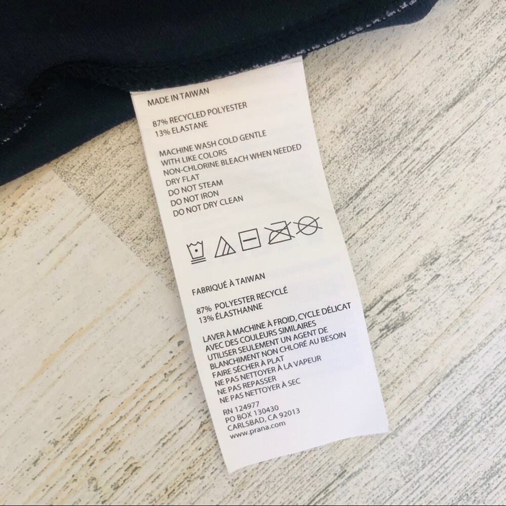 Prana Capri Leggings Women XS Black Geometric Print Yoga Activewear NWT - Picture 12 of 12